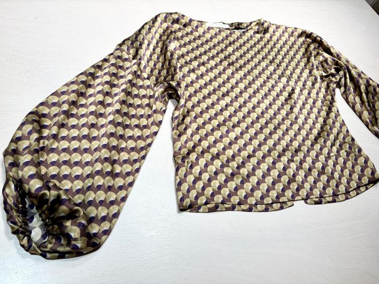 O77 Bluse Levi in Seide